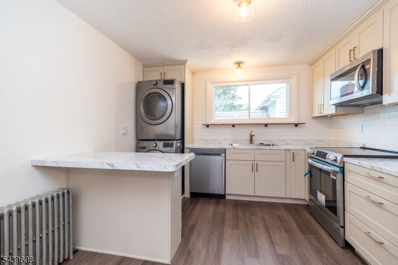 11 S Harrison St ##B - Photo 6 of 34
