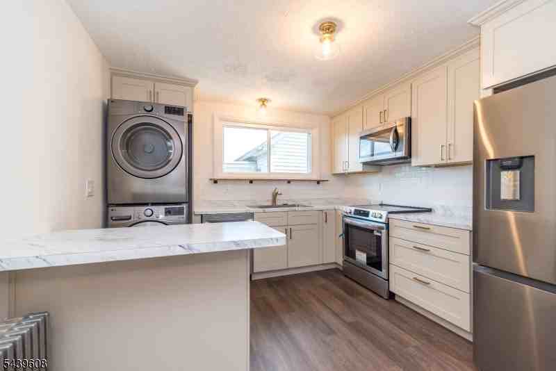 11 S Harrison St ##B - Photo 7 of 34