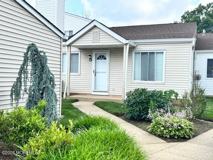 5 Inwood Ter - Photo 1 of 1