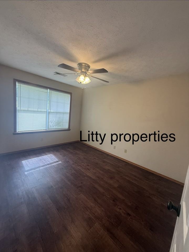 1506 Laurel Rd #1 - Photo 3 of 9
