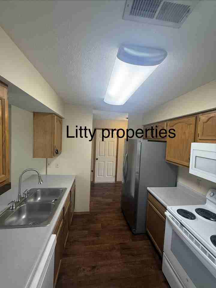 1506 Laurel Rd #1 - Photo 4 of 9