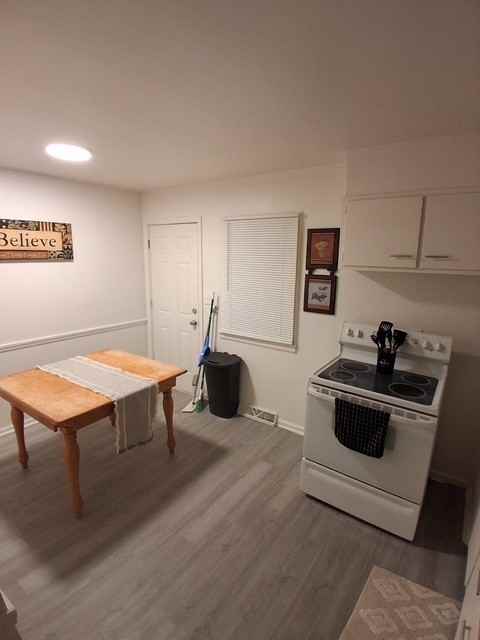 2202 S Cedar Ave #3 - Photo 3 of 4
