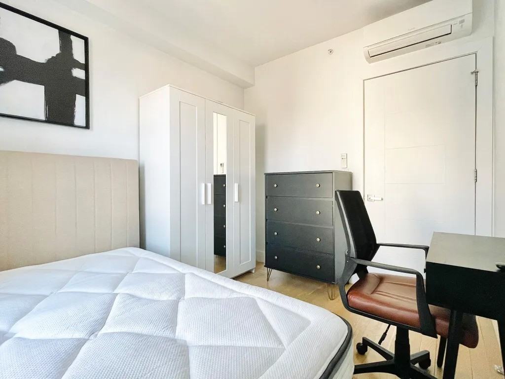 Private Bedroom in 4 Bedroom/1 Bathroom Home - Photo 2 of 10