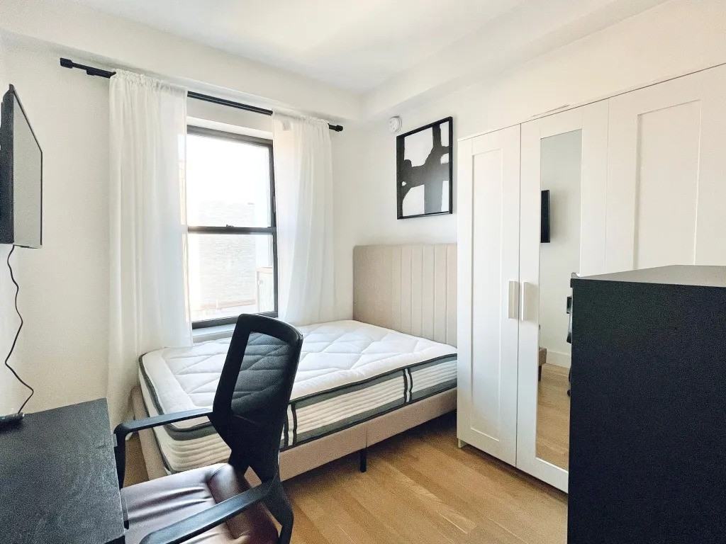 Private Bedroom in 4 Bedroom/1 Bathroom Home - Photo 3 of 10
