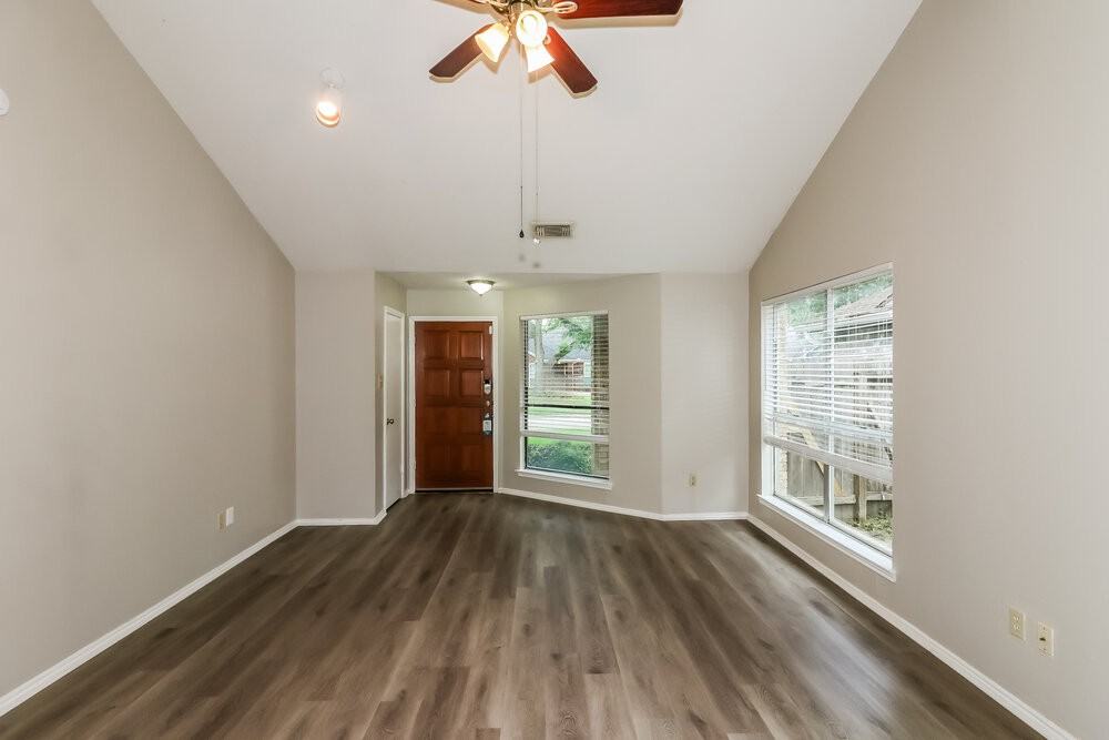 1525 Miller Ave - Photo 3 of 16