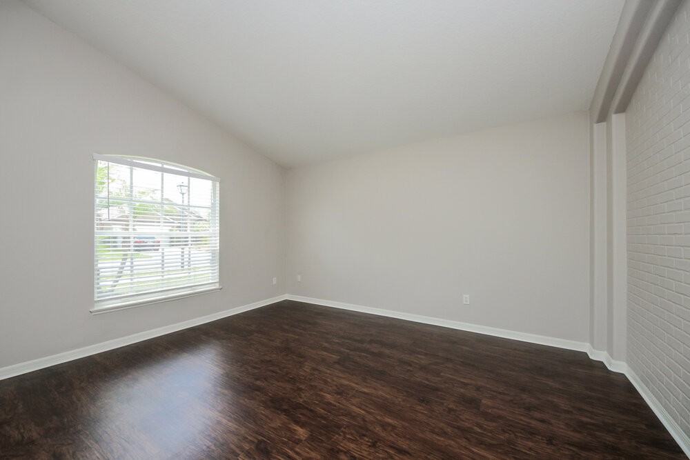 4017 Coralbrooke Grv - Photo 3 of 15