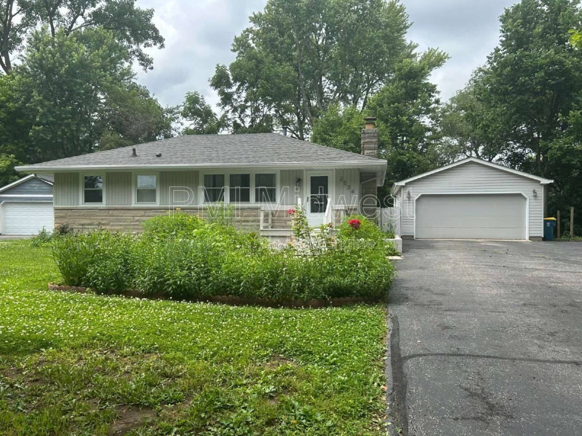 2534 Parr Dr - Photo 2 of 10