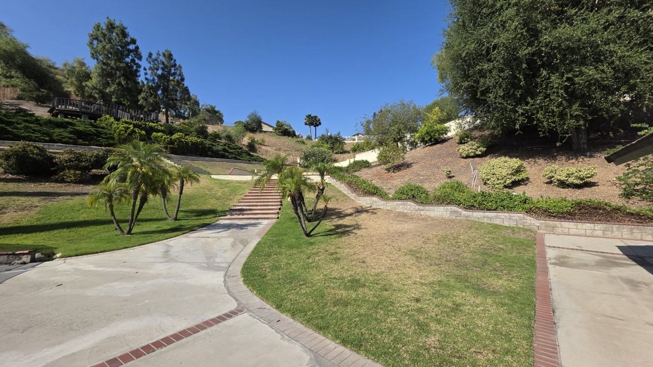 20800 Regency Ct - Photo 5 of 18