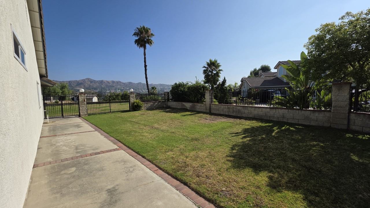 20800 Regency Ct - Photo 6 of 18