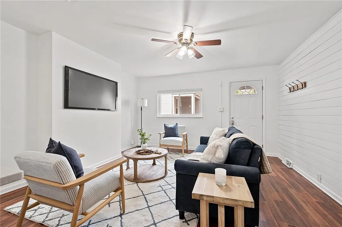 4607 Corday Way - Photo 4 of 22