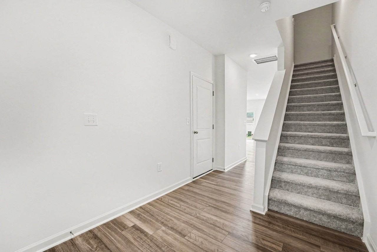 131 S Meyers Court - Photo 3 of 25