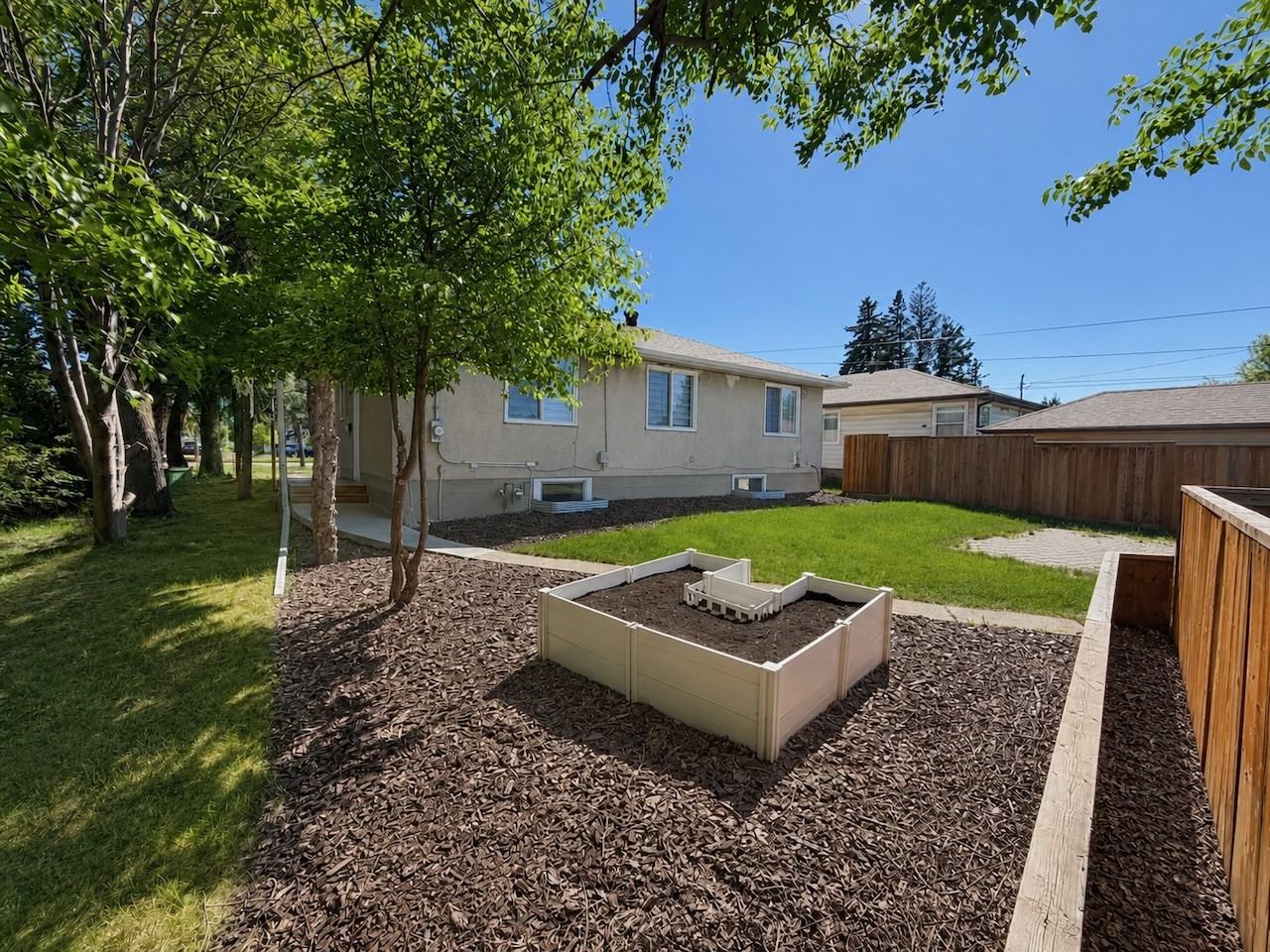 11348 111 Ave Nw - Photo 4 of 27