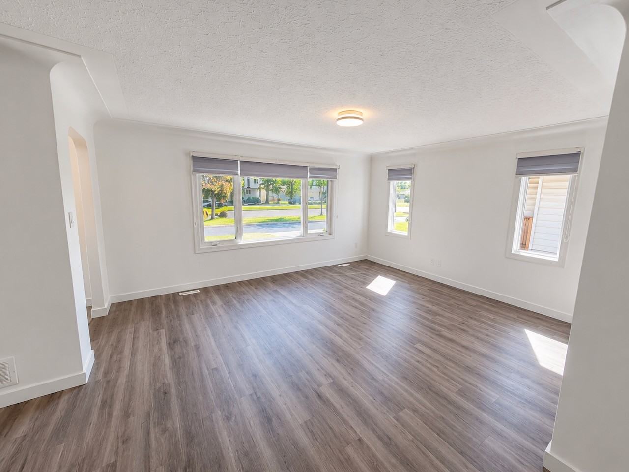 11348 111 Ave Nw Uppr - Photo 3 of 27