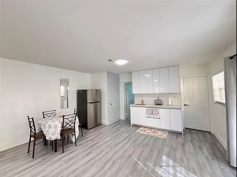19120 Nw 36th Ave - Photo 3 of 7