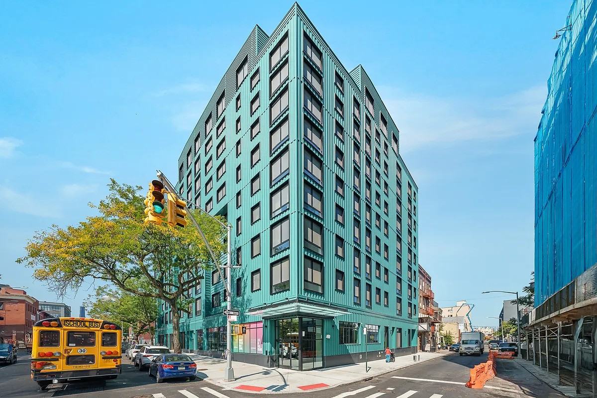 126 Sandford St - Photo 7 of 28