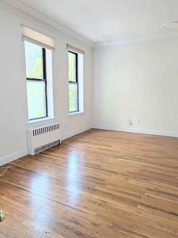 725 166th St - Photo 5 of 8