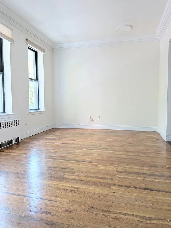 725 166th St - Photo 6 of 8