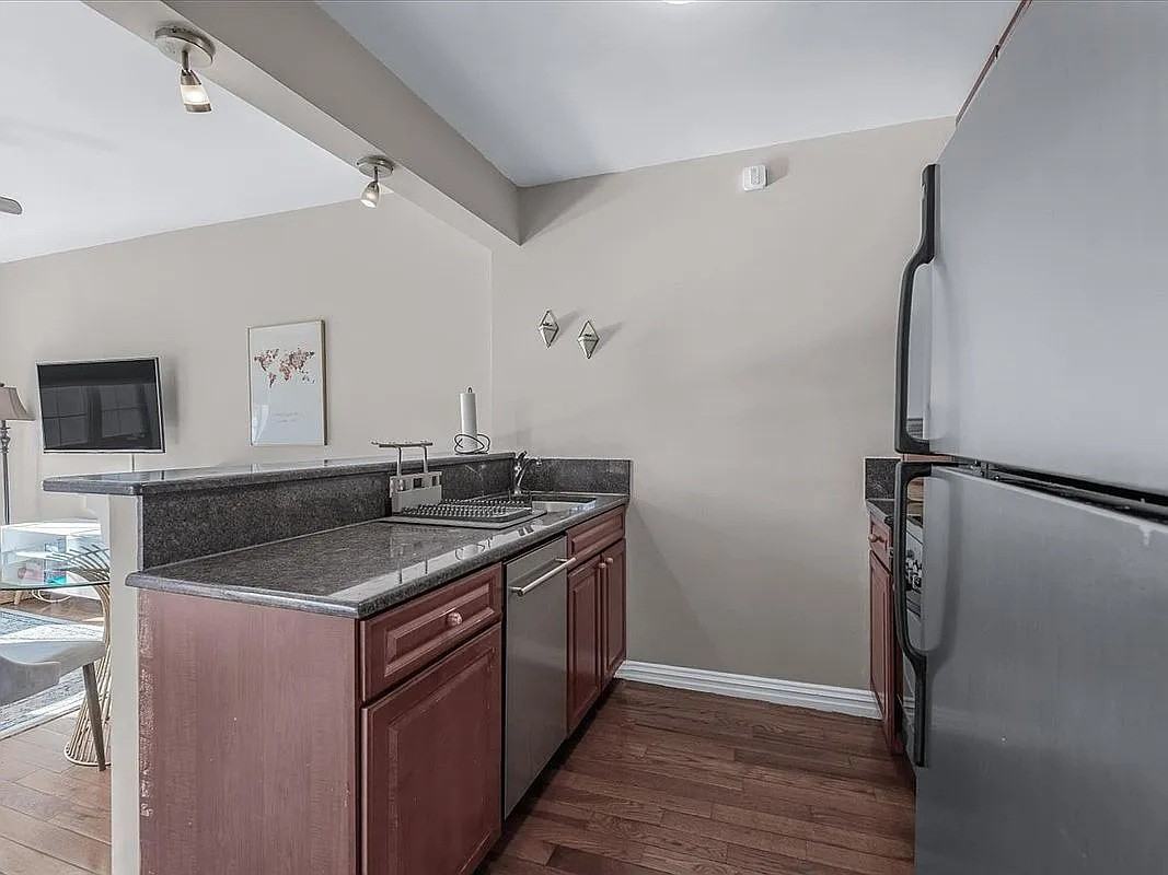 2525 Newtown Ave #5A - Photo 3 of 13