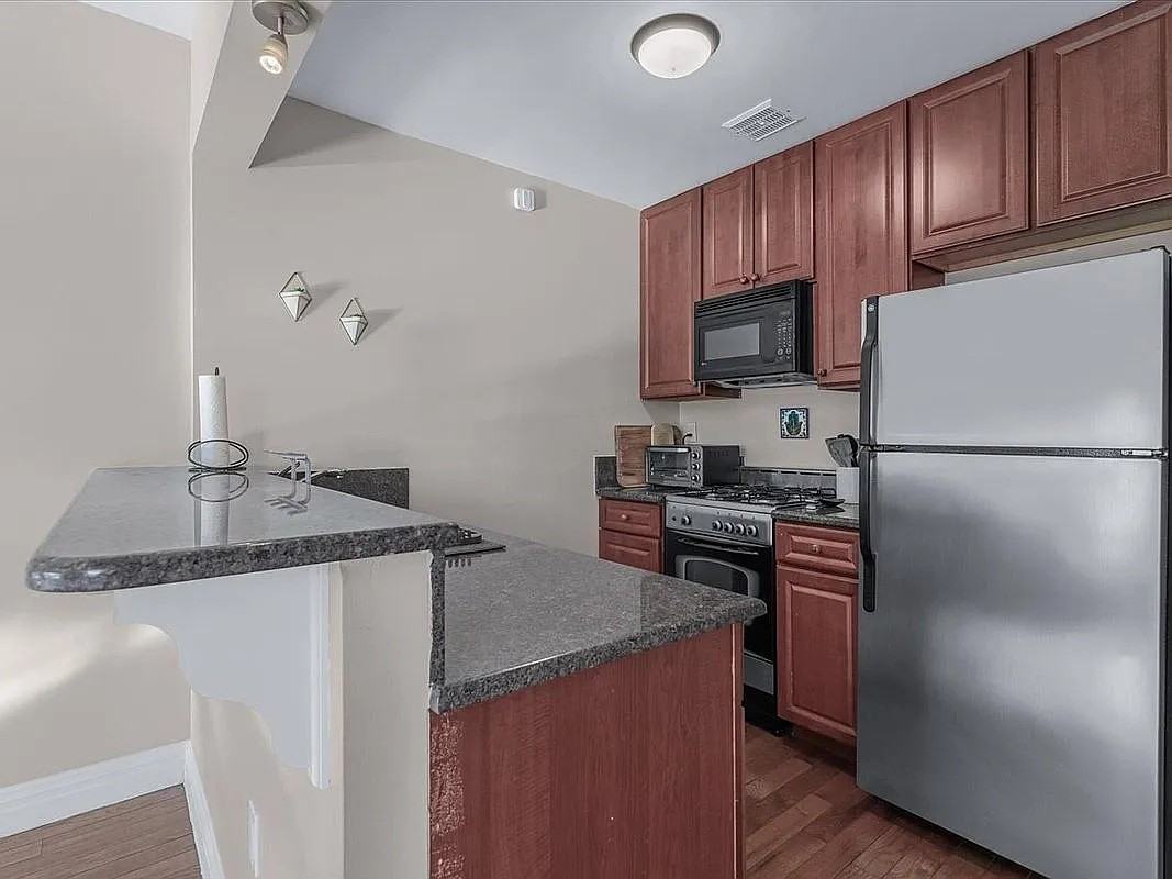 2525 Newtown Ave #5A - Photo 4 of 13