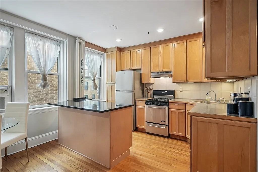 116 Riverway #18 - Photo 5 of 14
