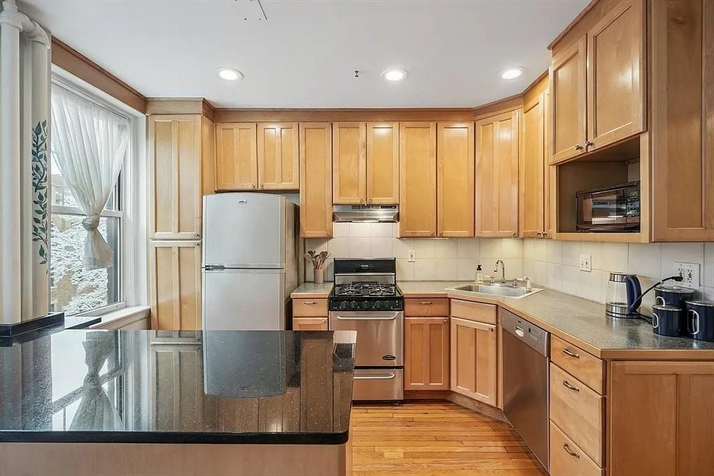 116 Riverway #18 - Photo 6 of 14