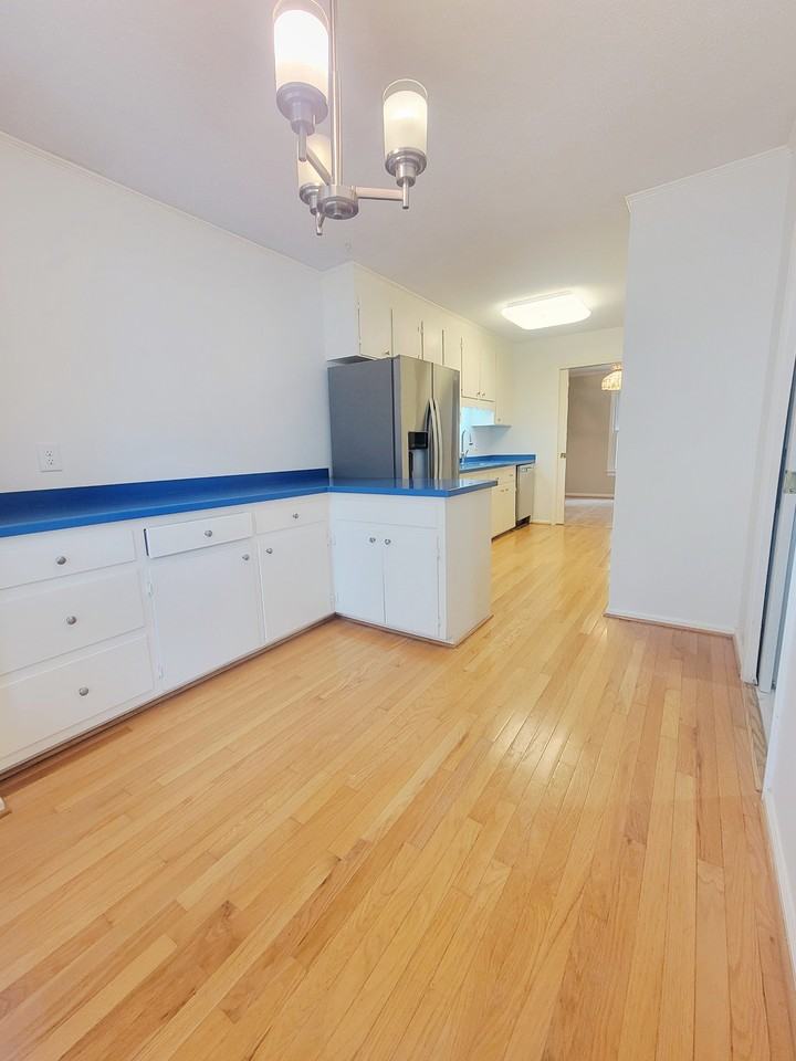 2856 Wycliff Rd - Photo 4 of 50