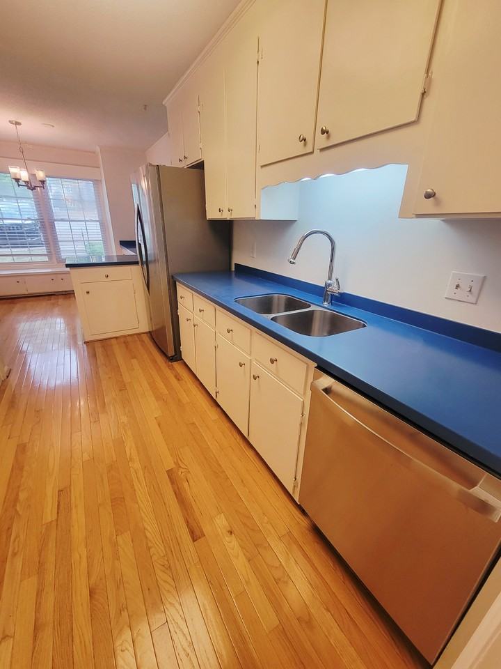 2856 Wycliff Rd - Photo 7 of 50
