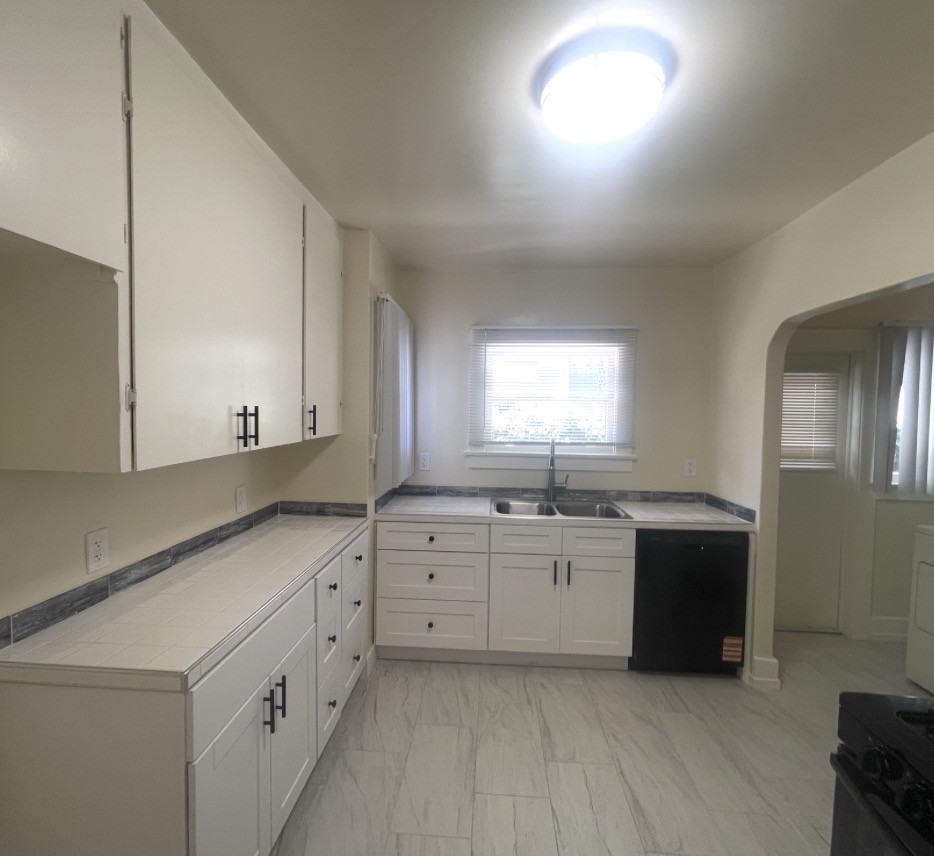 204 N Cedar St #206 - Photo 7 of 14