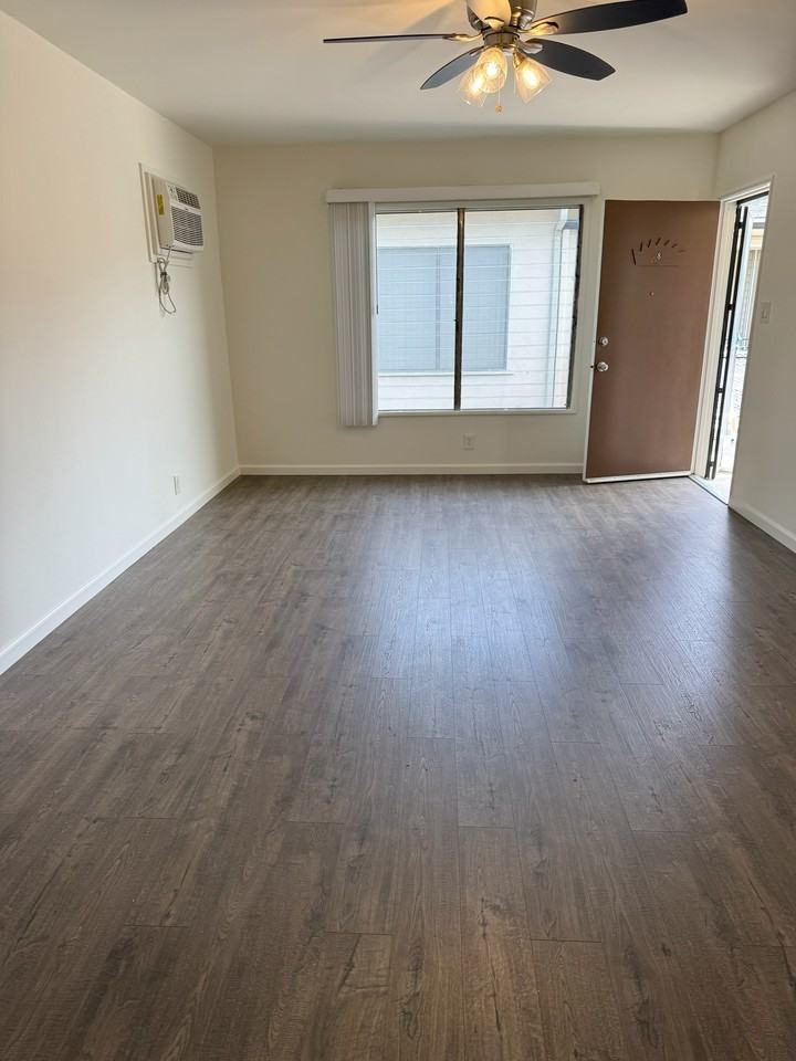 912 N Genesee Ave #8