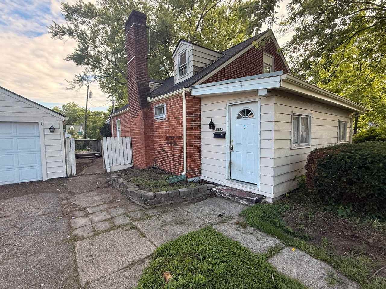4632 Genesee Ave - Photo 2 of 10