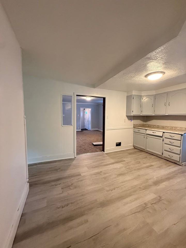 4632 Genesee Ave - Photo 4 of 10
