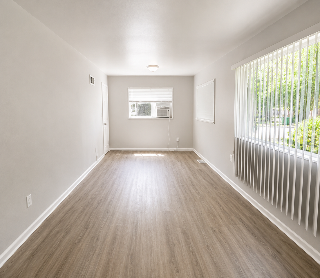 10404 Earl Dr - Photo 3 of 10