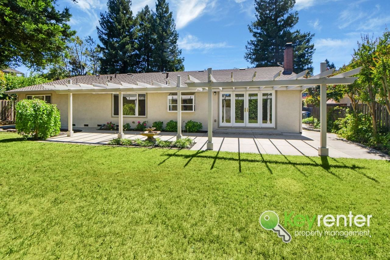 116 Corral Cir - Photo 4 of 34