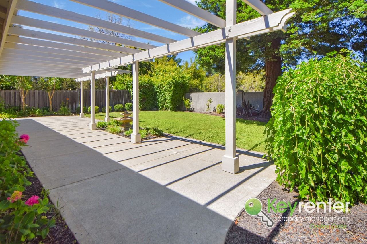 116 Corral Cir - Photo 6 of 34