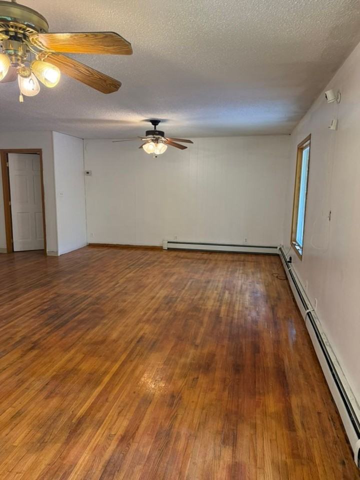 4521 Lauesen Ave - Photo 3 of 16