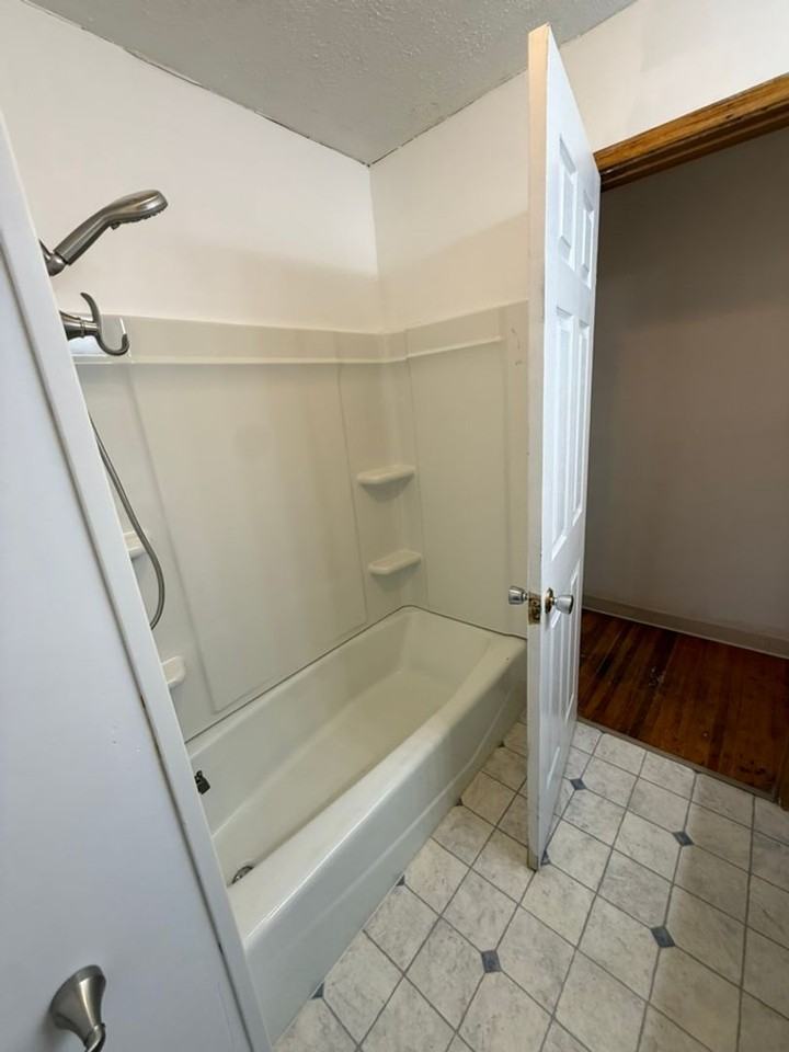 4521 Lauesen Ave - Photo 7 of 16