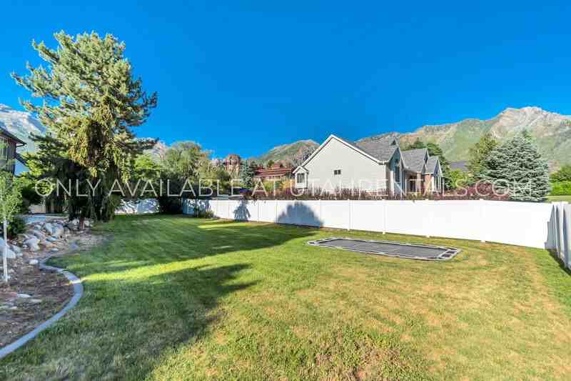 960 N Eastview Dr - Photo 6 of 37