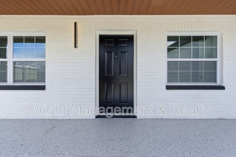 3029 Corona Dr - Photo 3 of 17