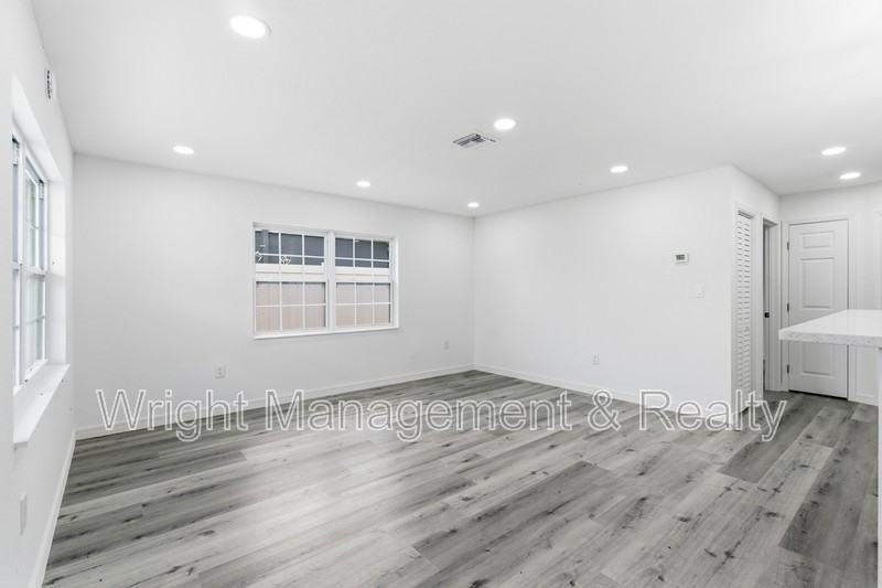 3029 Corona Dr - Photo 4 of 17