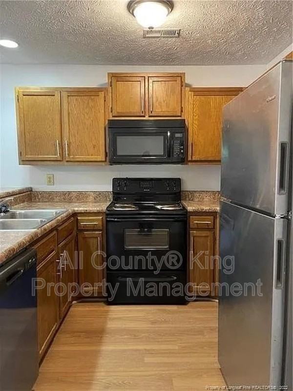 1866 Tryon Dr #8 - Photo 4 of 17