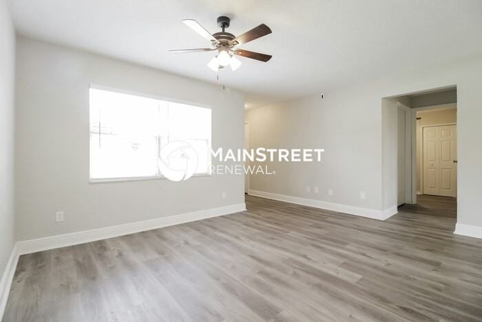 1032 Pinder St - Photo 3 of 16