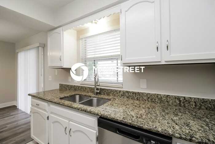 1032 Pinder St - Photo 5 of 16