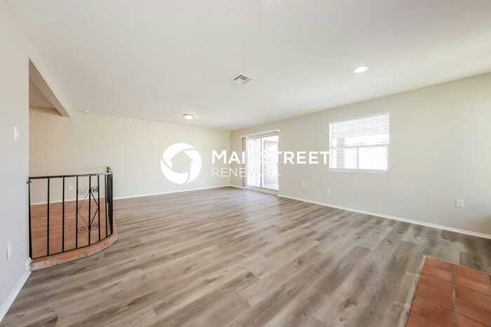 4714 N 49th Dr - Photo 3 of 16