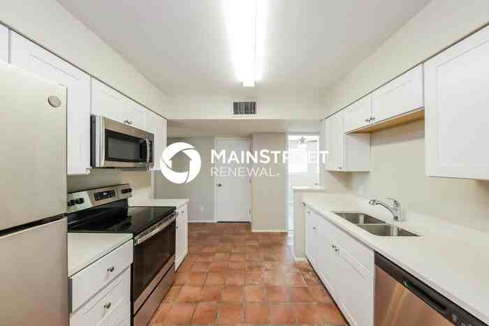 4714 N 49th Dr - Photo 4 of 16