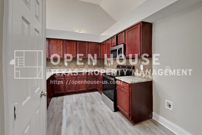 8201 Weatherly Dr - Photo 6 of 21