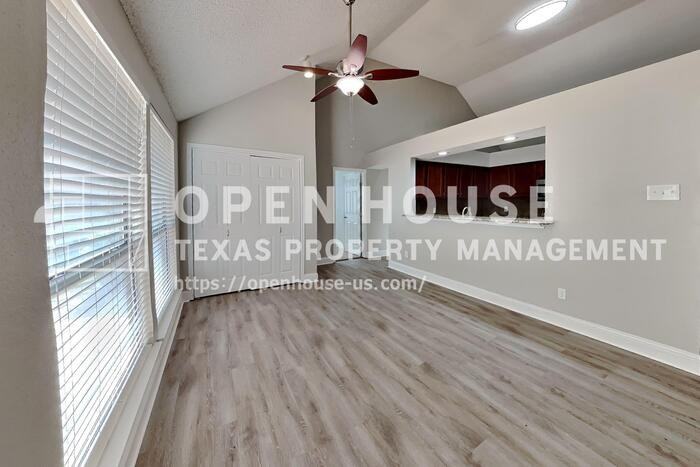 8201 Weatherly Dr - Photo 7 of 21