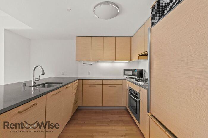 301 Mission St #15E - Photo 5 of 41