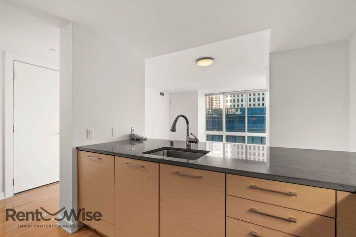 301 Mission St #15E - Photo 6 of 41