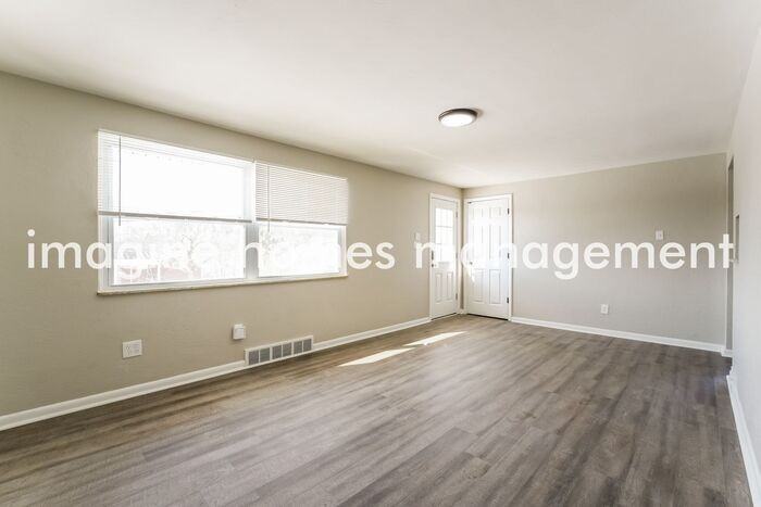 14339 Terrace Dr - Photo 3 of 11