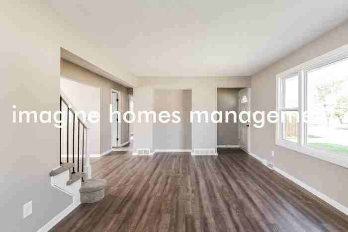 2392 Ashdale Dr - Photo 4 of 19